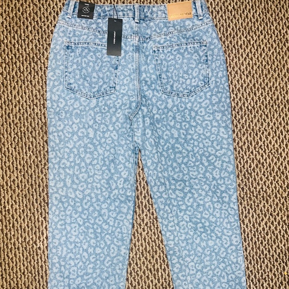 Denim - Picture 3 of 5